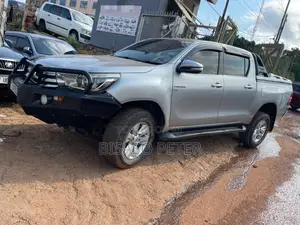 Toyota Hilux 2016 Gray