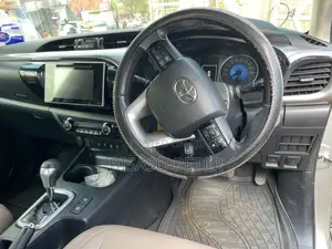 Toyota Hilux 2016 Gray