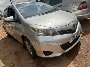 Toyota Vitz 1.3 FWD 3dr 2012 Silver