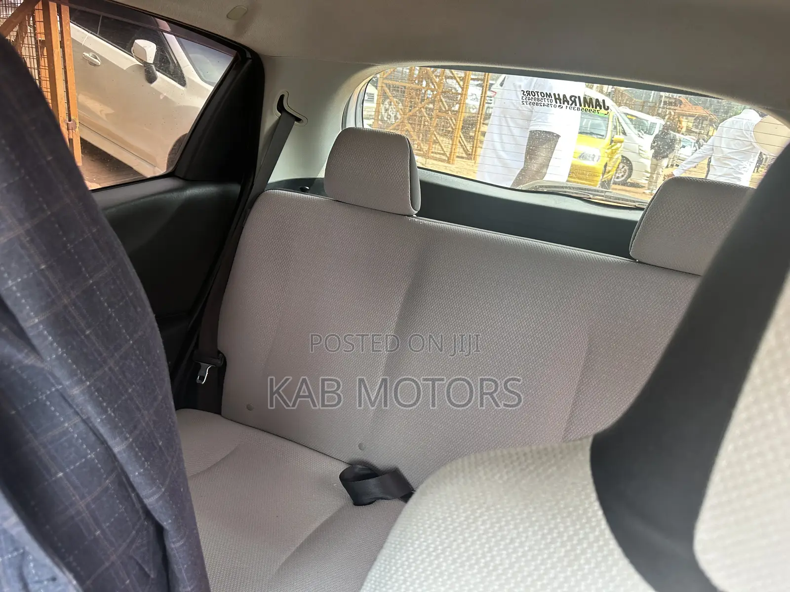Toyota Vitz 1.3 FWD 3dr 2012 Silver