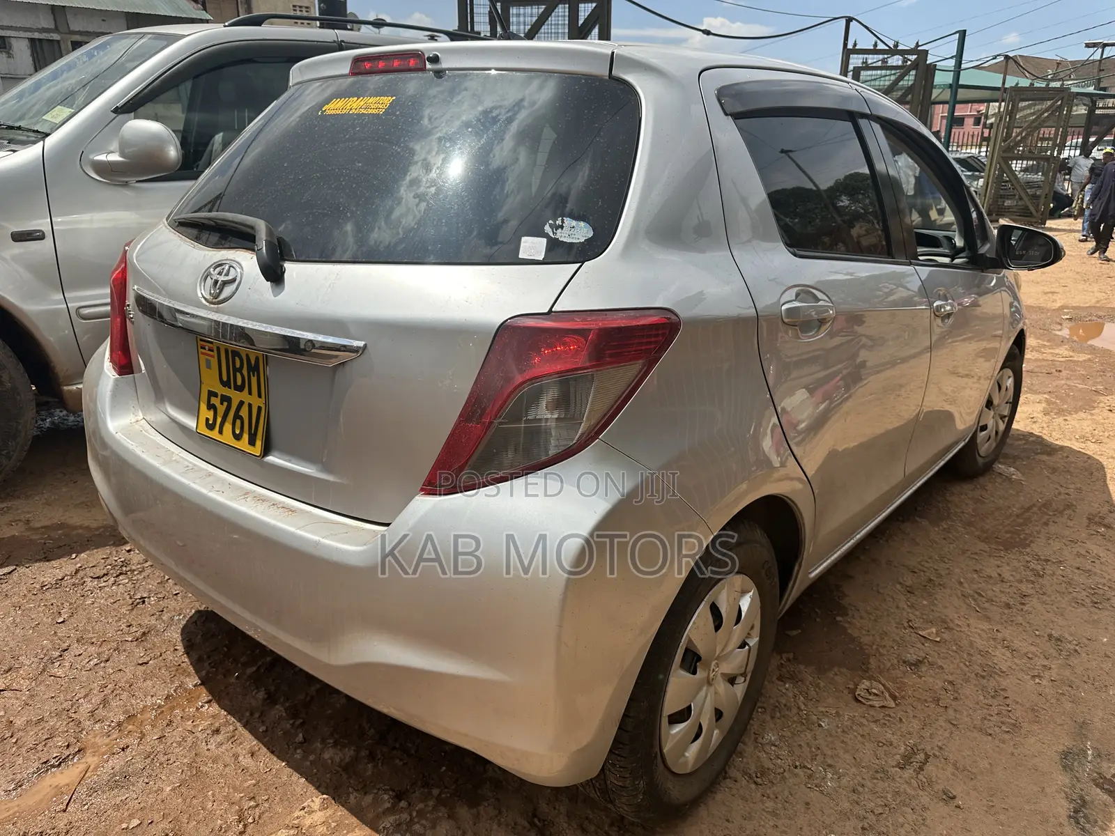 Toyota Vitz 1.3 FWD 3dr 2012 Silver