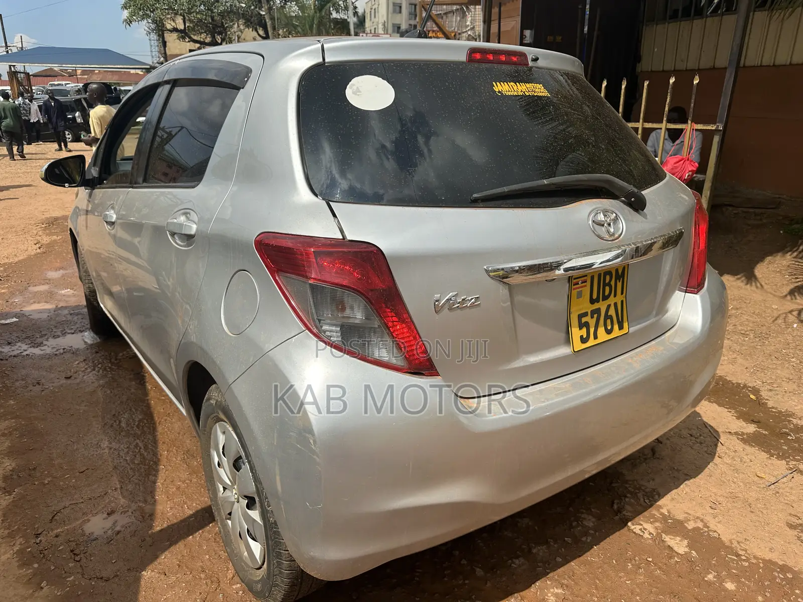 Toyota Vitz 1.3 FWD 3dr 2012 Silver