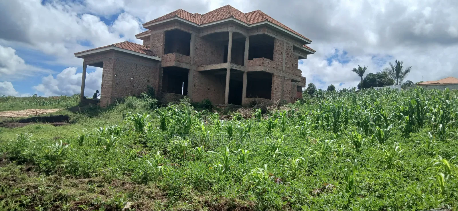 5bdrm Maisonette in Muzinda, Ssisa for sale