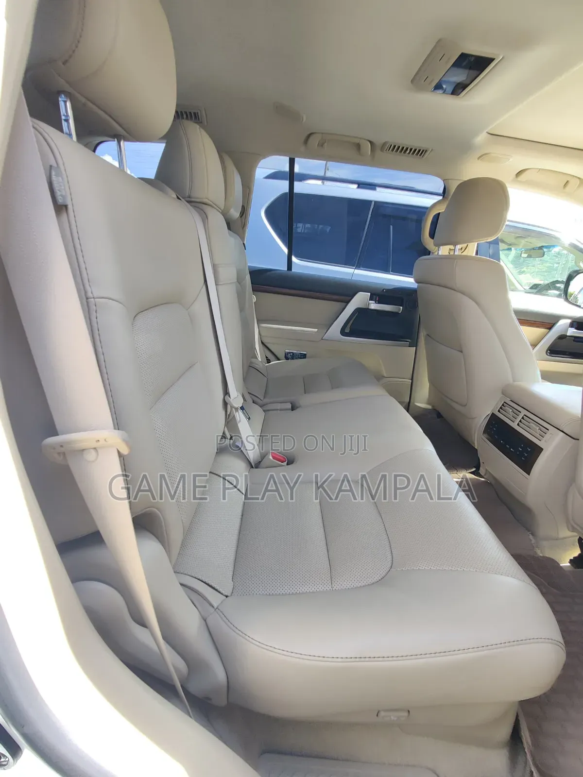 Toyota Land Cruiser 4.6 V8 ZX 2017 White