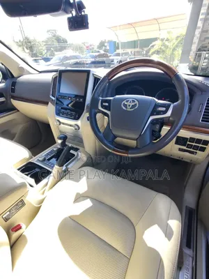 Toyota Land Cruiser 4.6 V8 ZX 2017 White