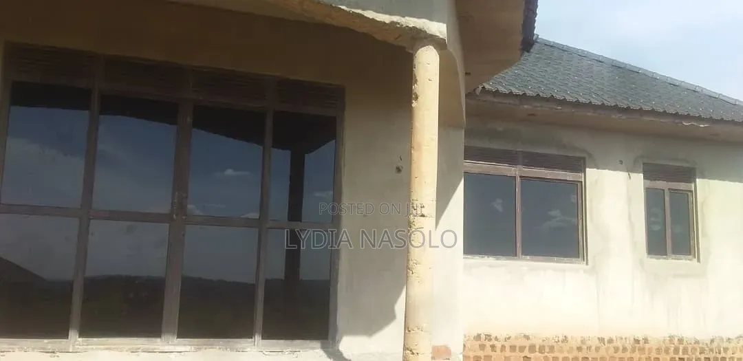 3bdrm House in Nakasajja Estate, Kira for sale