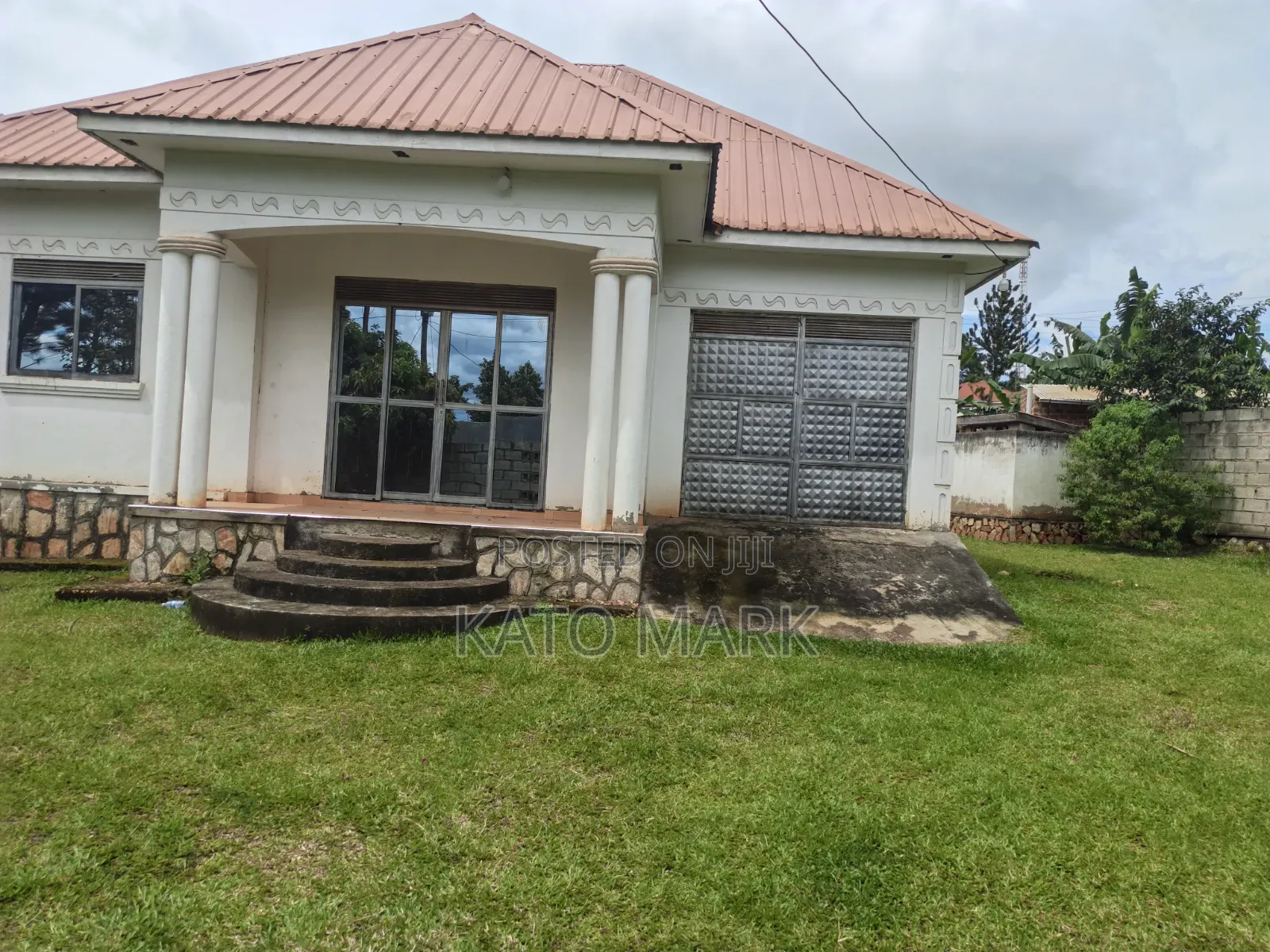 3bdrm House in Mukono Waton for sale
