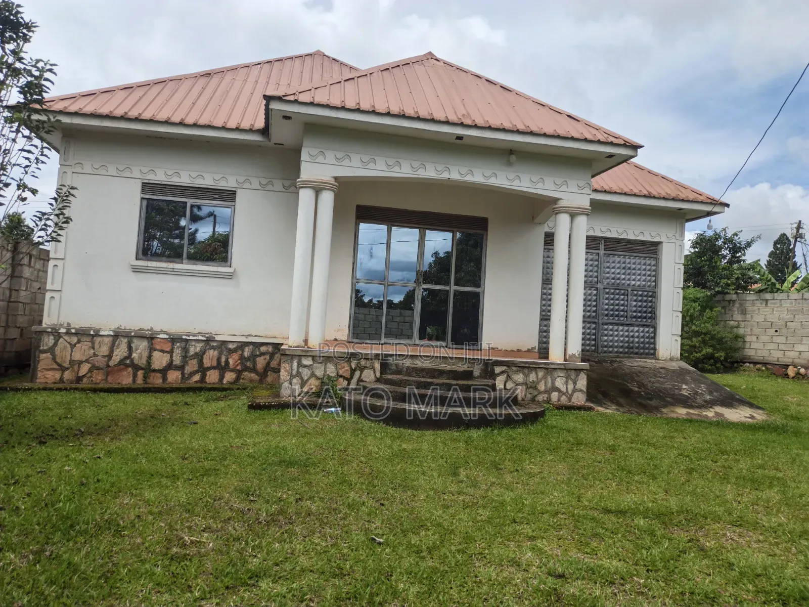 3bdrm House in Mukono Waton for sale