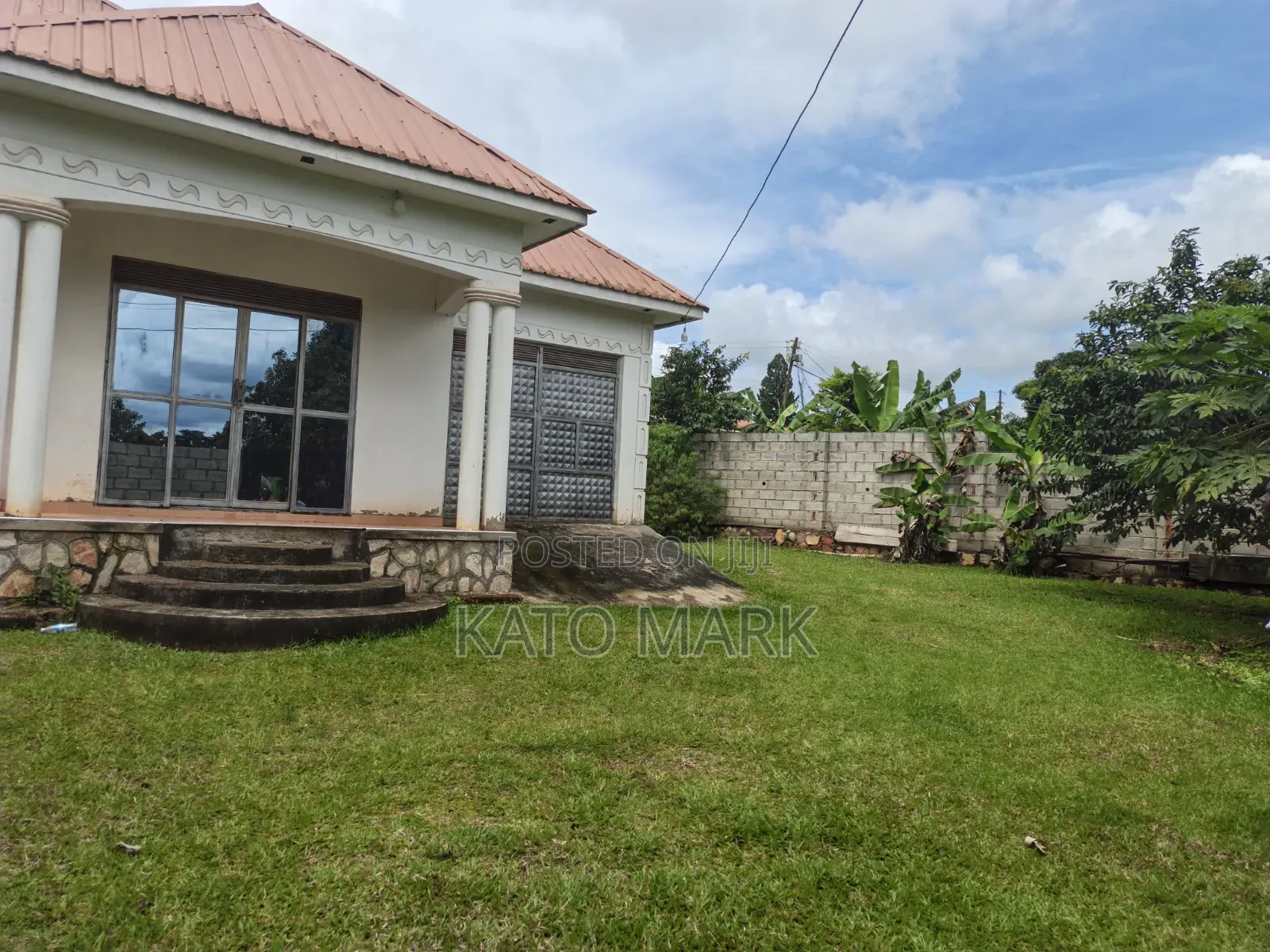 3bdrm House in Mukono Waton for sale