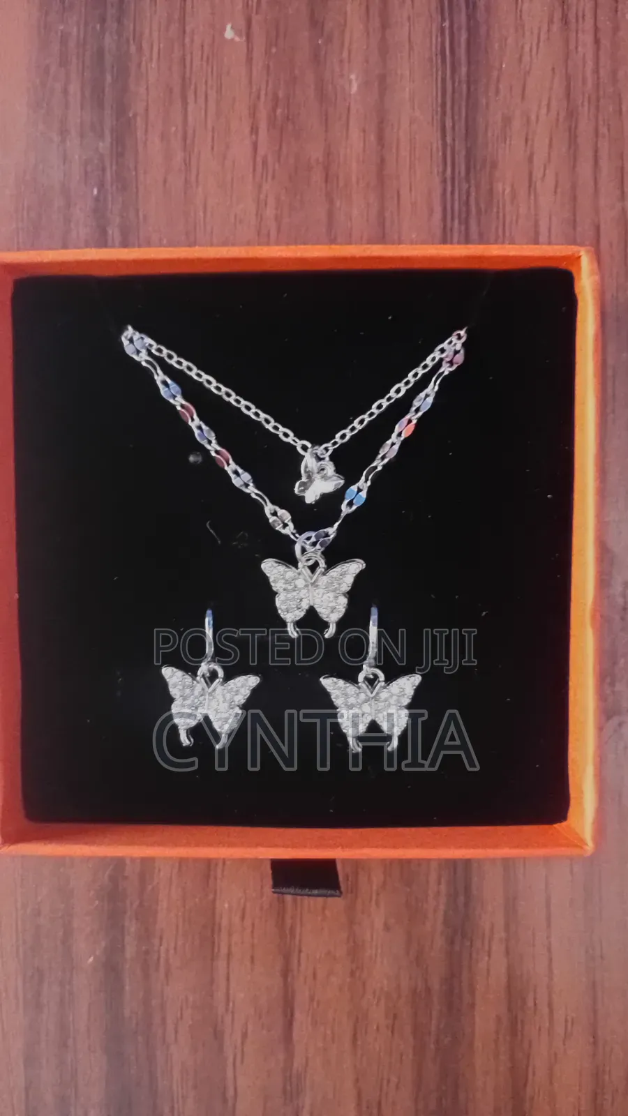 Set of Necklace and Earings
