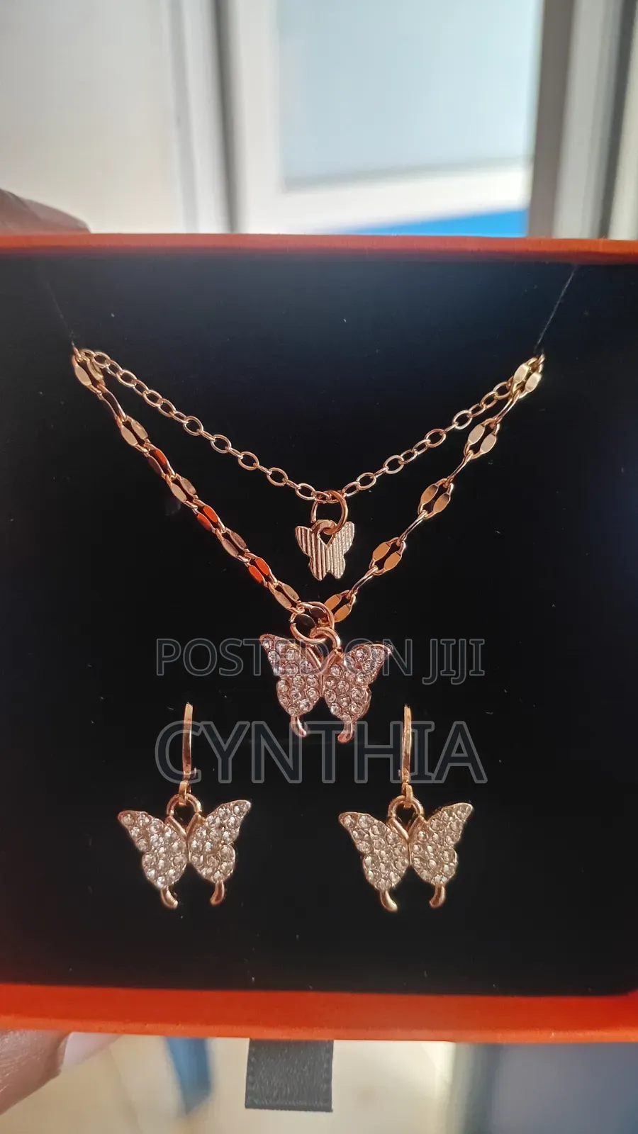 Set of Necklace and Earings