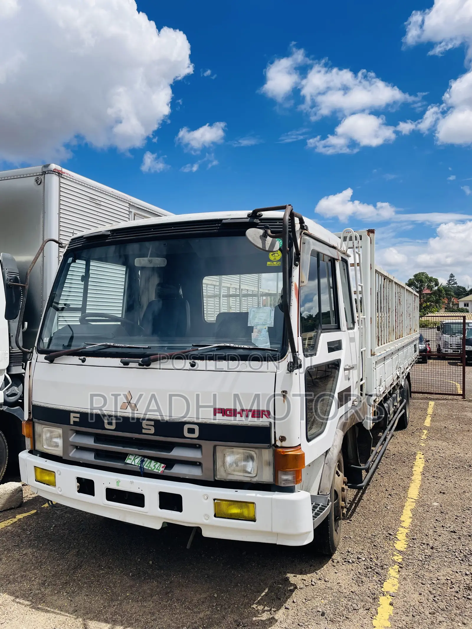 Fuso Mitsubishi Truck 6tires