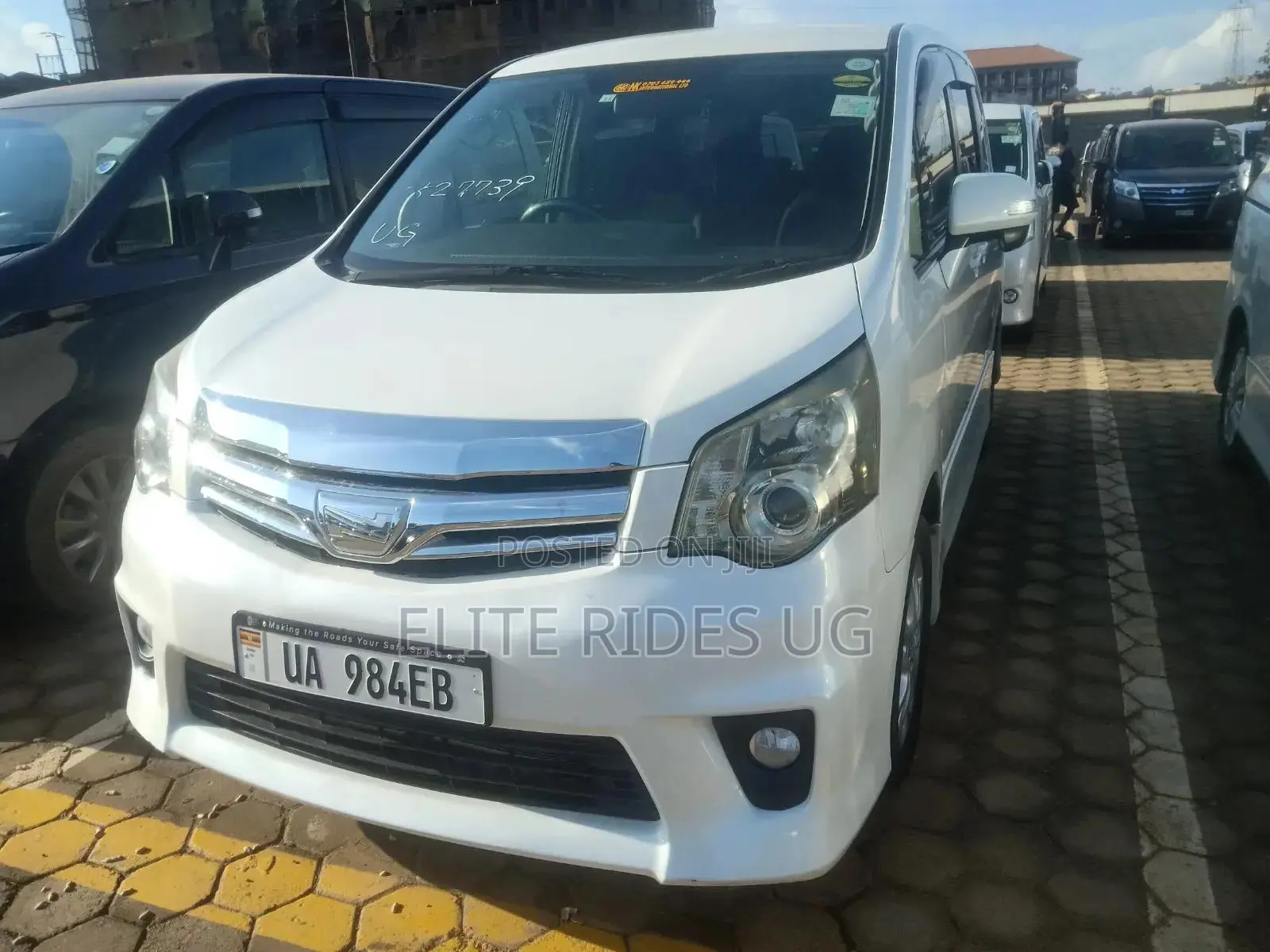 Toyota Noah 2012 White