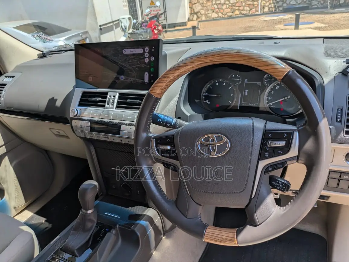 Toyota Land Cruiser Prado 2018 White