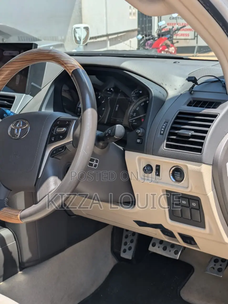 Toyota Land Cruiser Prado 2018 White