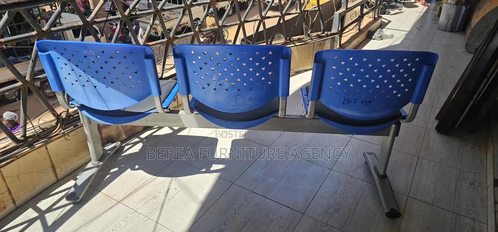Blue Black Waiting Chair With Leather Cushion