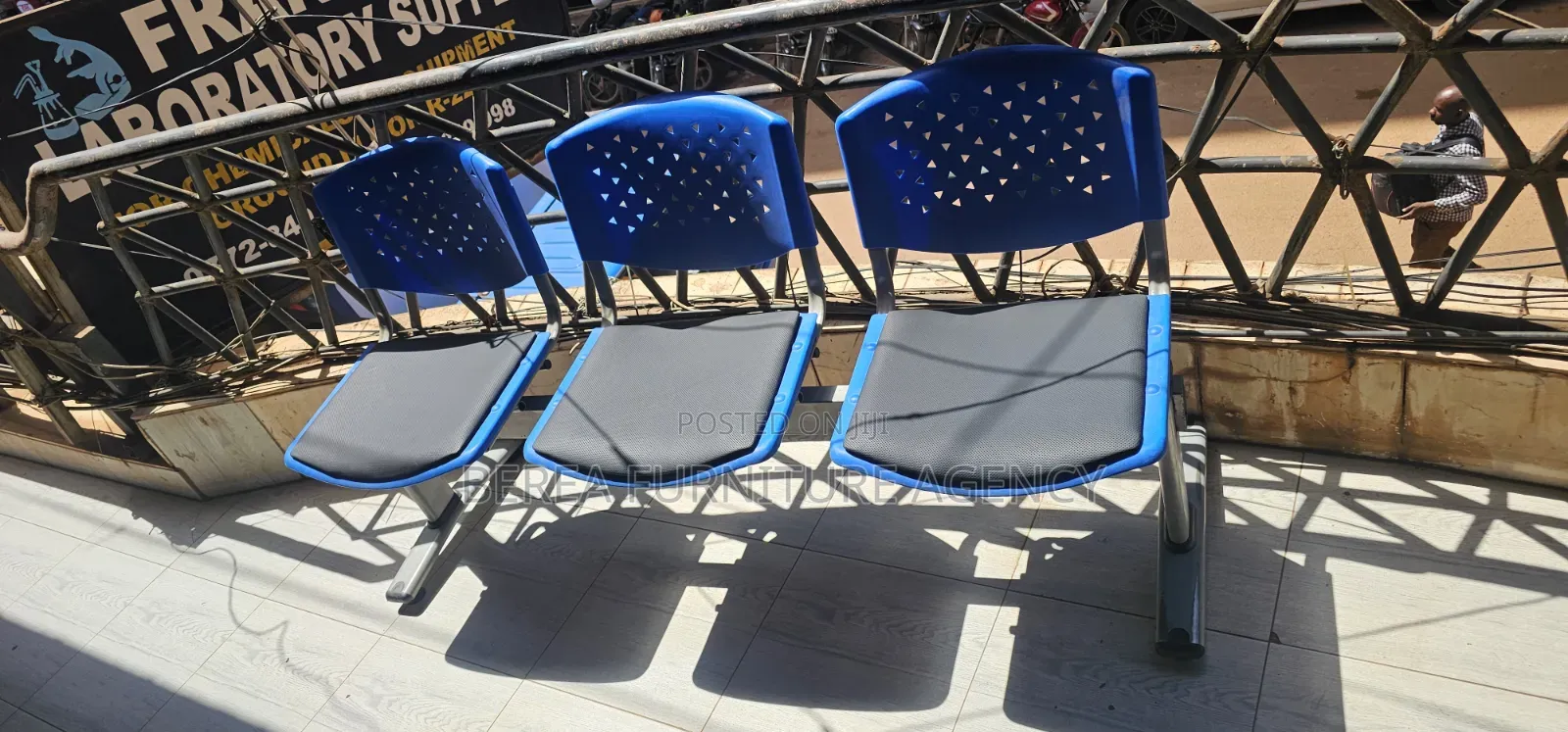 Blue Black Waiting Chair With Leather Cushion