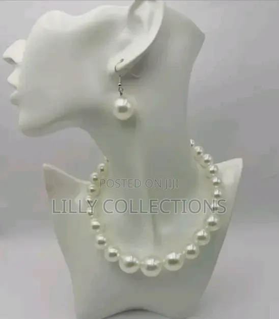 Pearl Necklace With Earrings