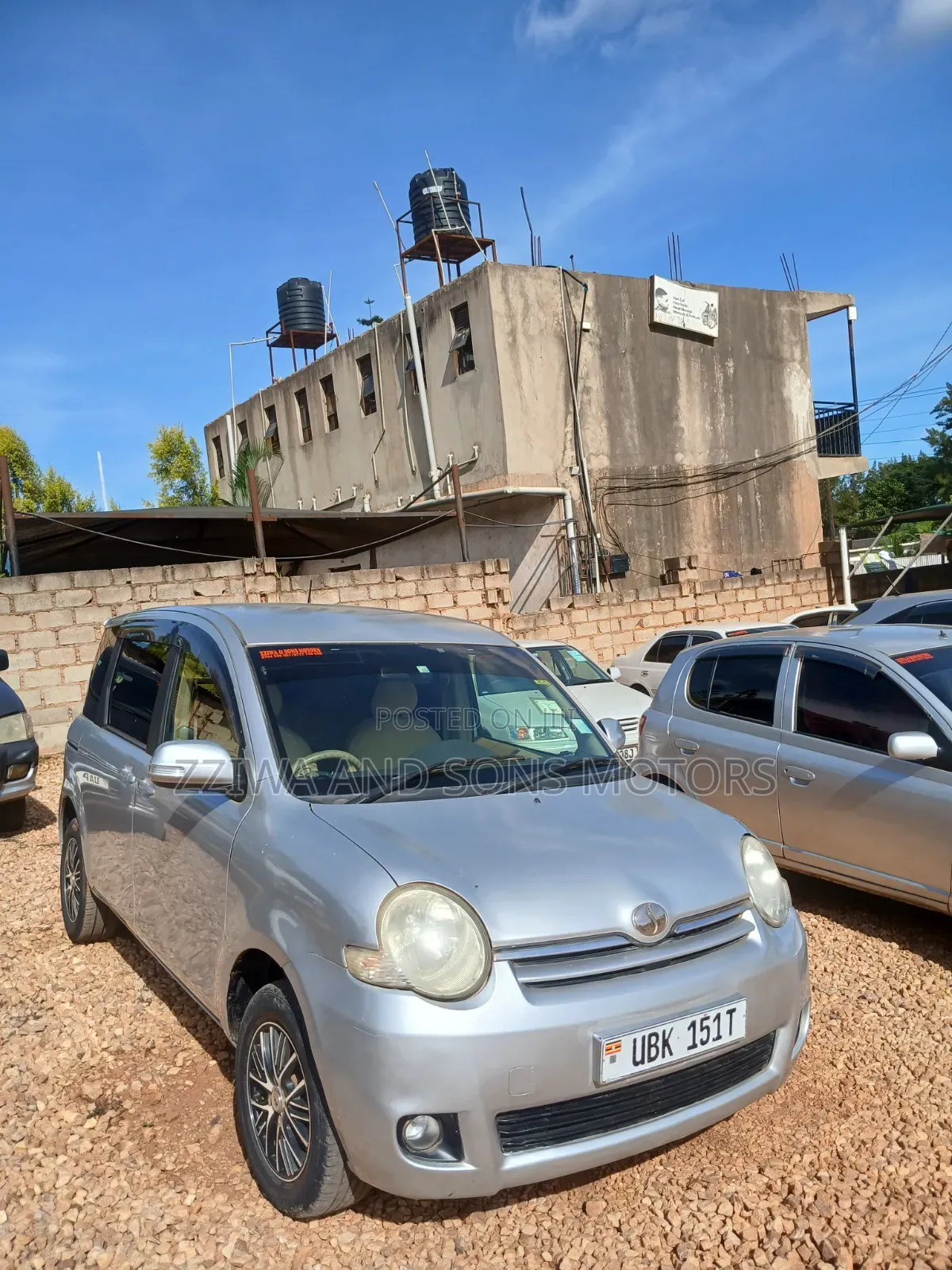 Toyota Sienta 1.5 AWD 2013 Silver