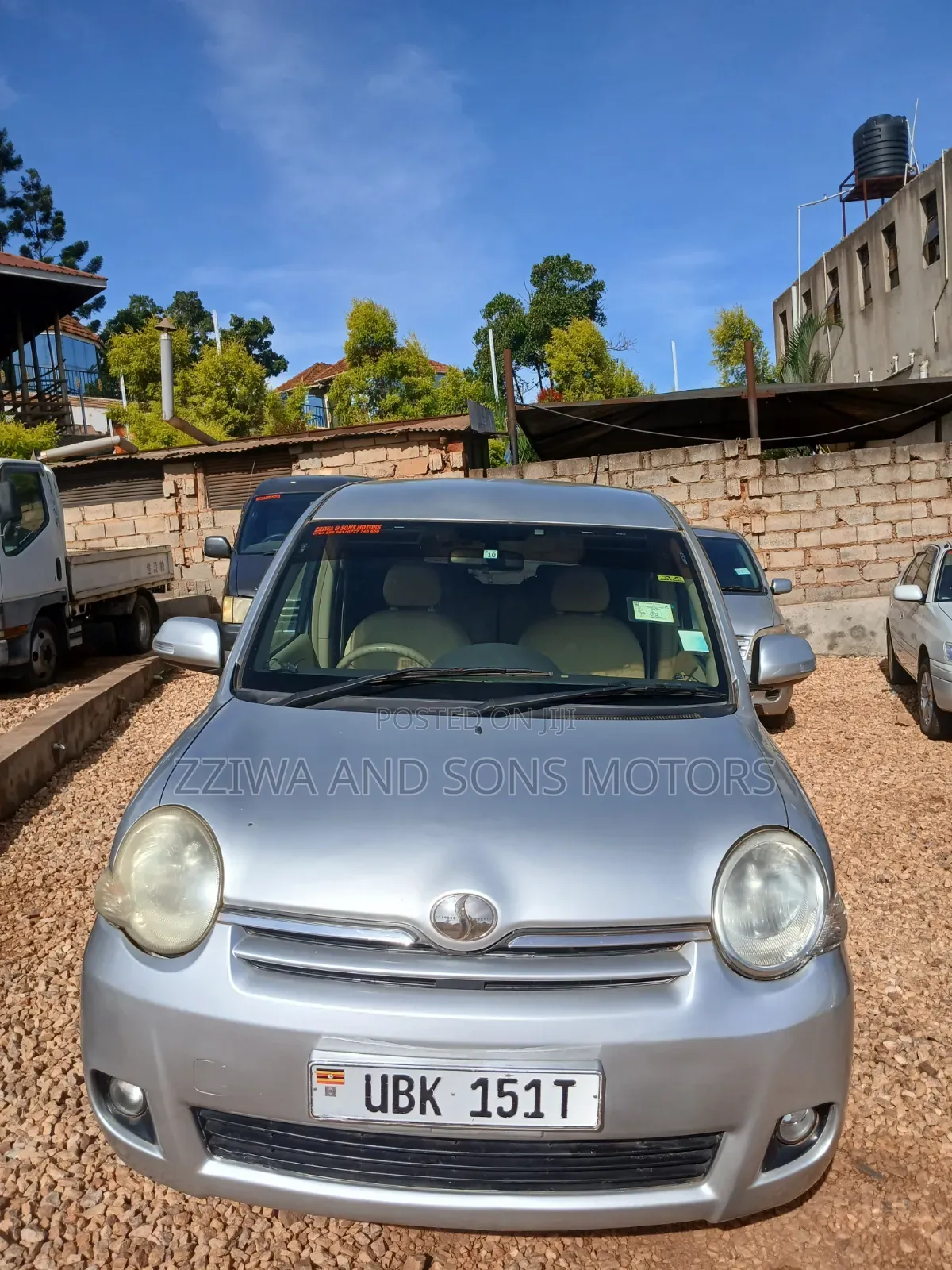 Toyota Sienta 1.5 AWD 2013 Silver