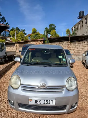 Toyota Sienta 1.5 AWD 2013 Silver
