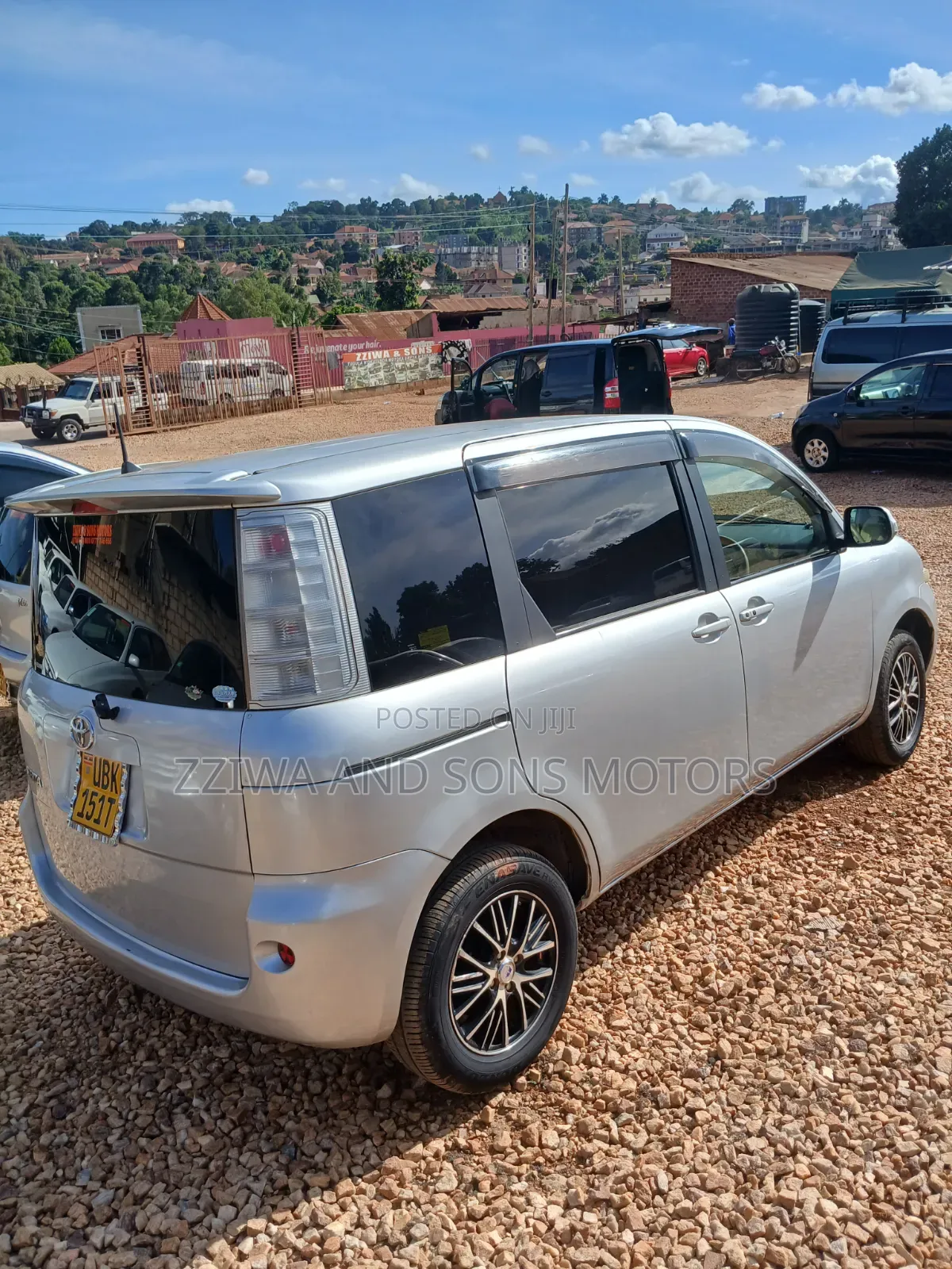 Toyota Sienta 1.5 AWD 2013 Silver