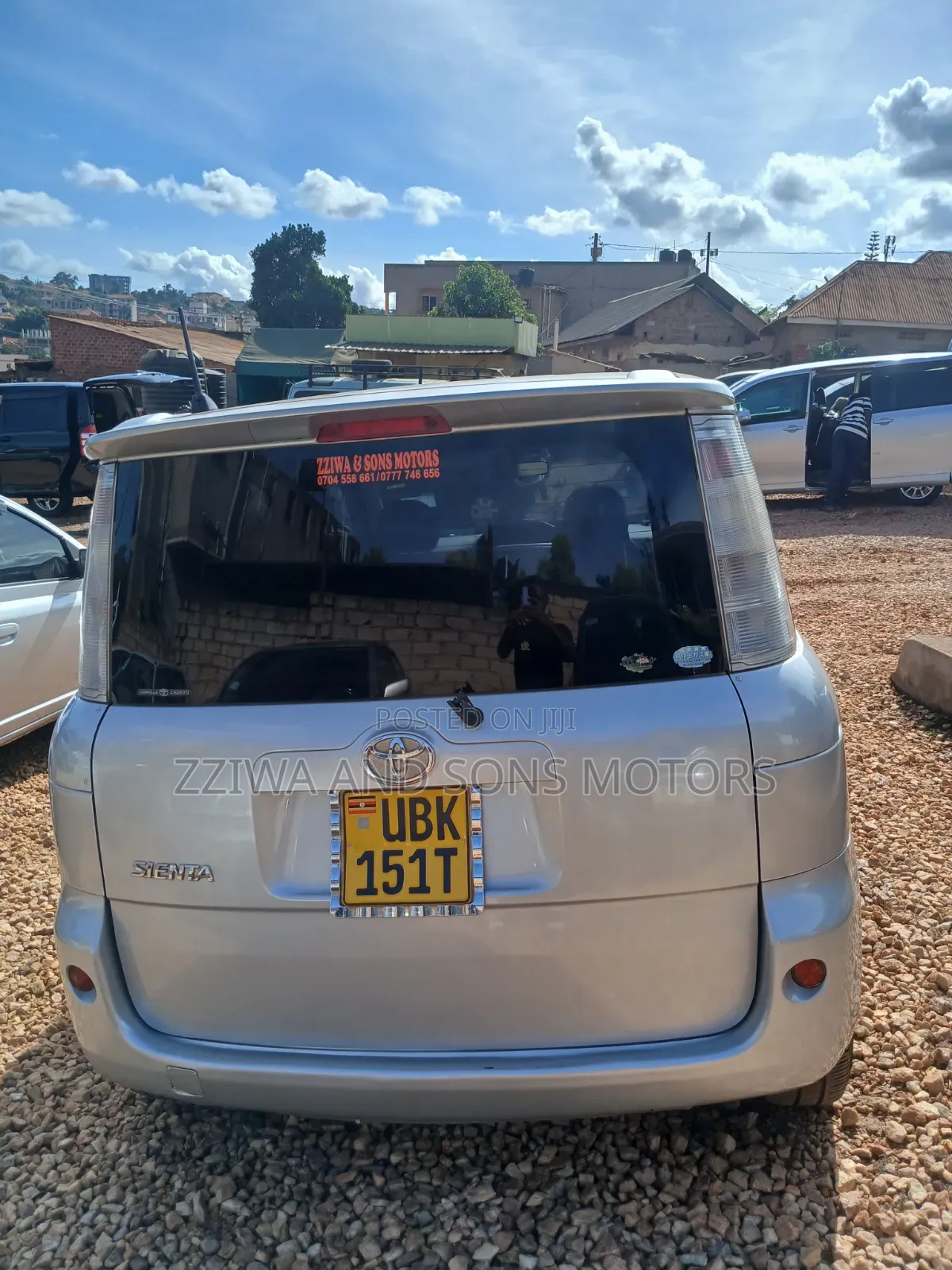 Toyota Sienta 1.5 AWD 2013 Silver