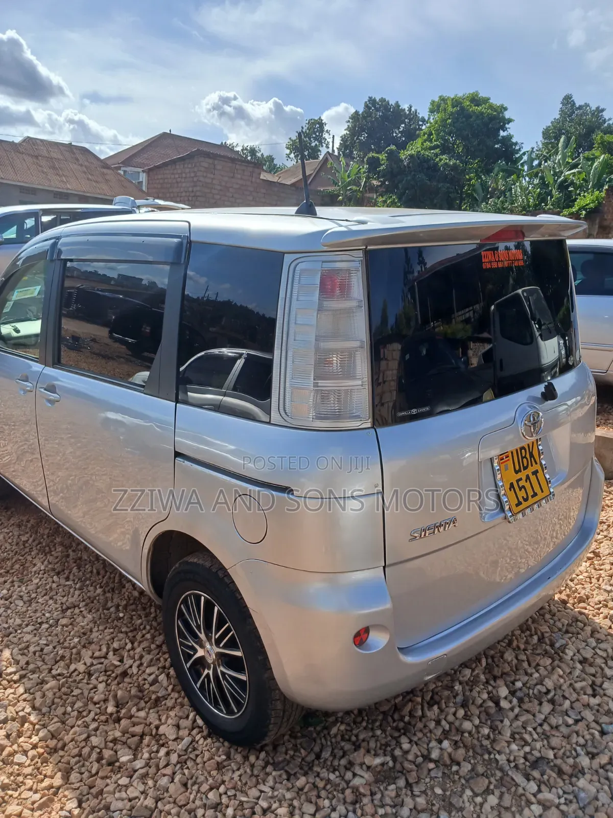 Toyota Sienta 1.5 AWD 2013 Silver