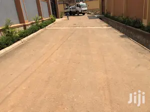Kira Nice House in Tarmacked Neighborhood on Sell