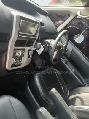 Toyota Noah 2.0 143hp FWD (8 Seater) 2010 Silver