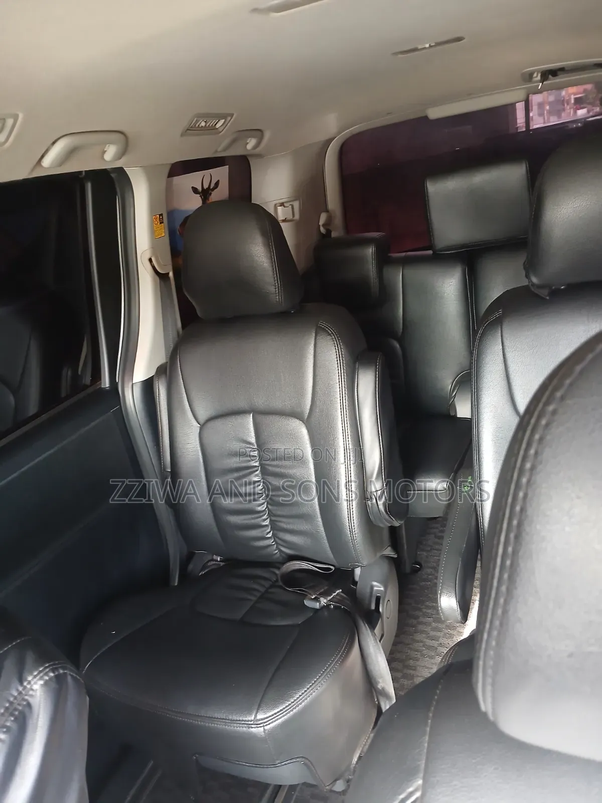Toyota Noah 2.0 143hp FWD (8 Seater) 2010 Silver