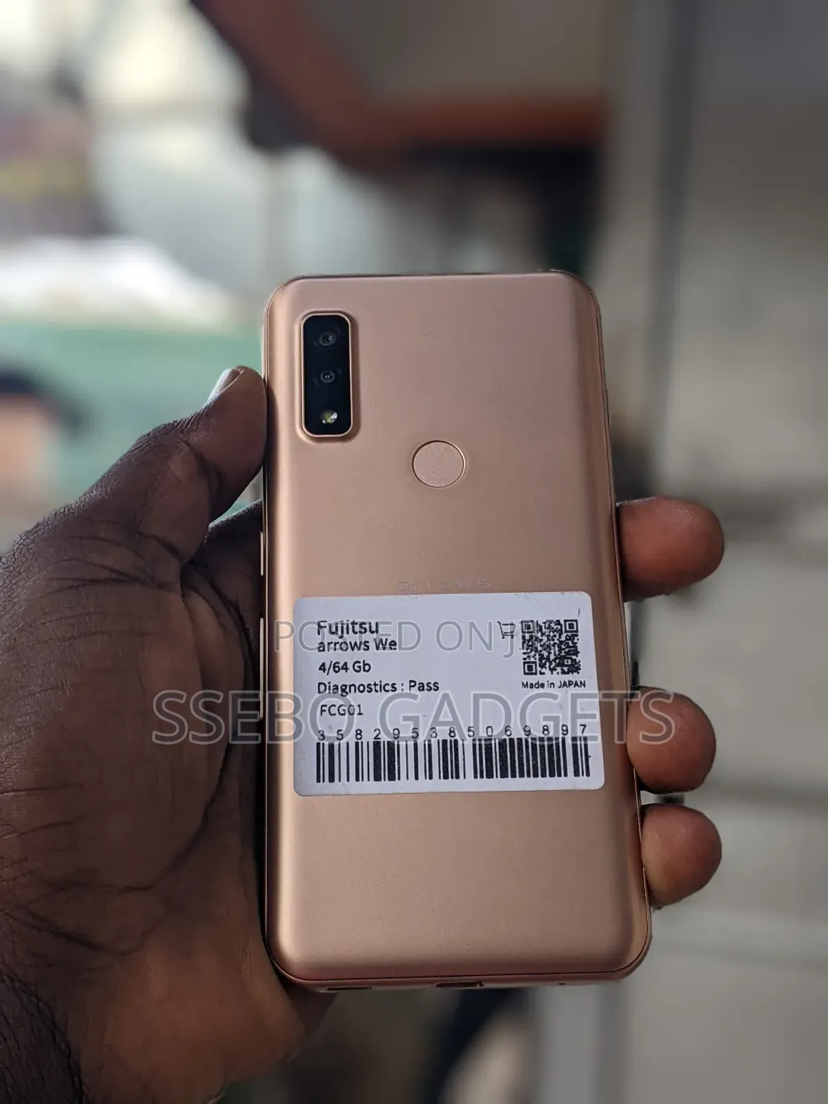 Fujitsu Arrows We F-51B 64 GB Gold