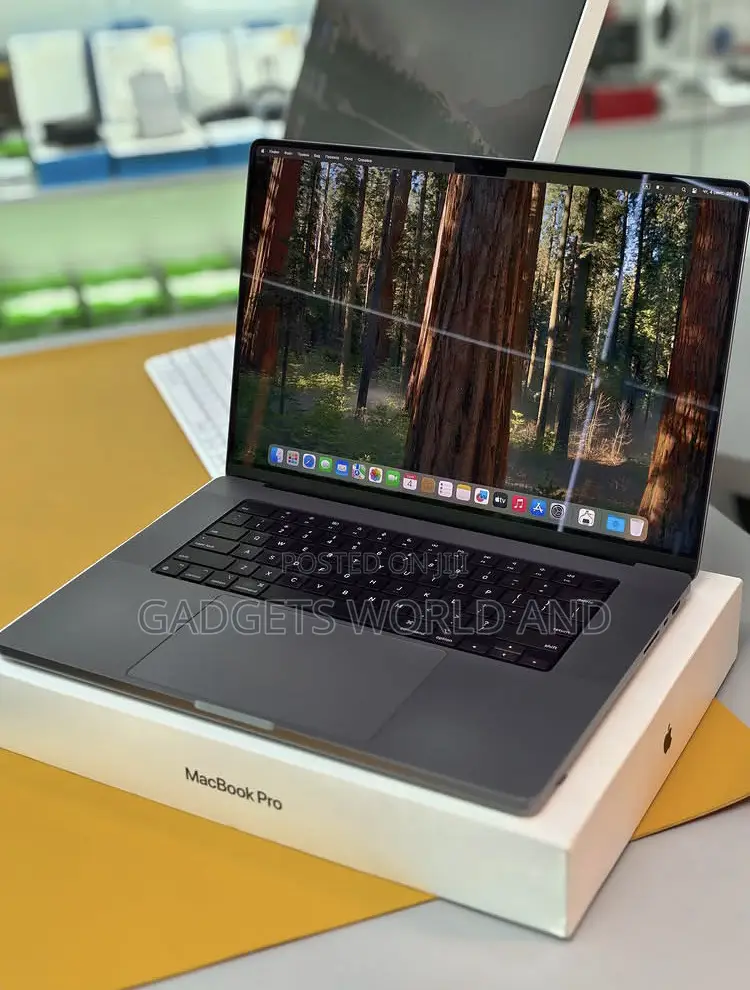 New Laptop Apple MacBook Pro 32GB Apple M1 Pro SSD 512GB