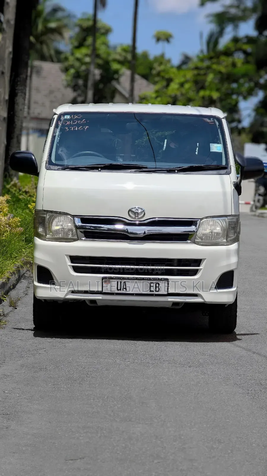 Toyota HiAce 2011 White