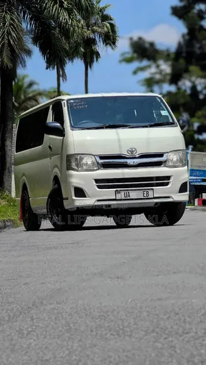 Toyota HiAce 2011 White