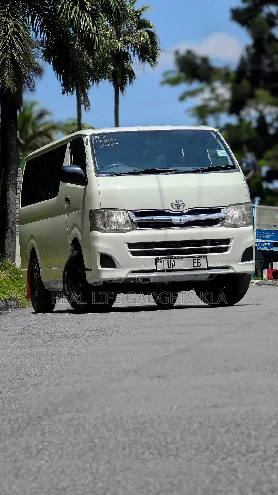 Toyota HiAce 2011 White