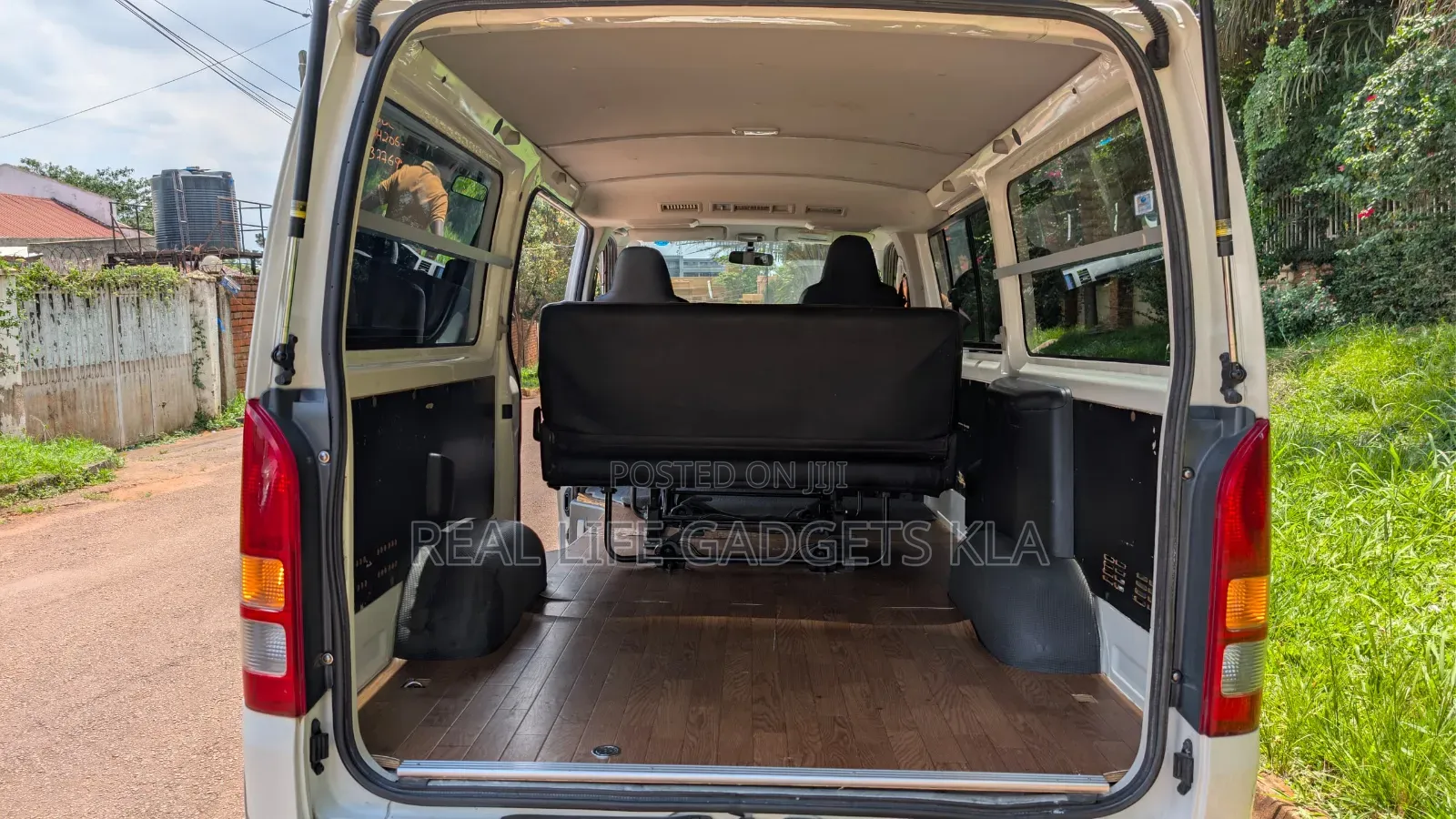 Toyota HiAce 2011 White