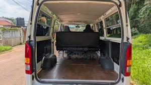 Toyota HiAce 2011 White