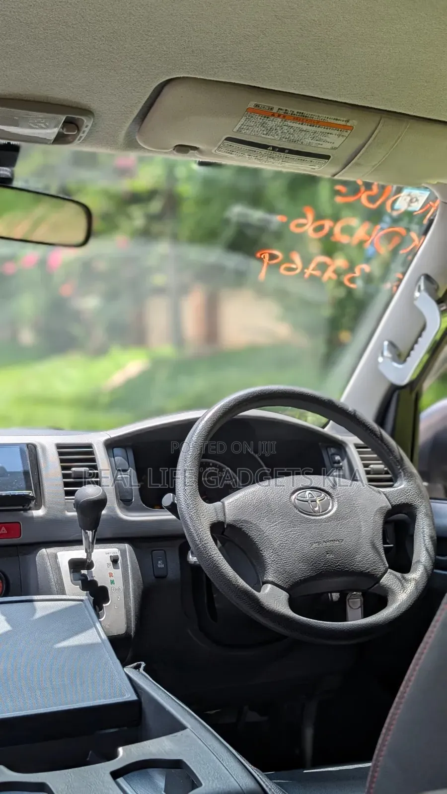 Toyota HiAce 2011 White
