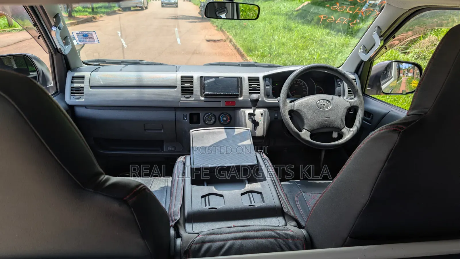 Toyota HiAce 2011 White