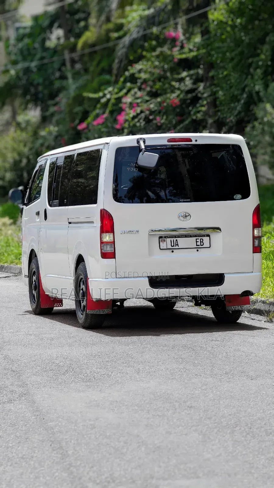 Toyota HiAce 2011 White