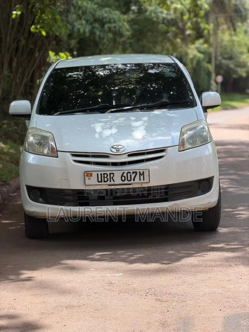 Toyota Passo Sette 2009 White