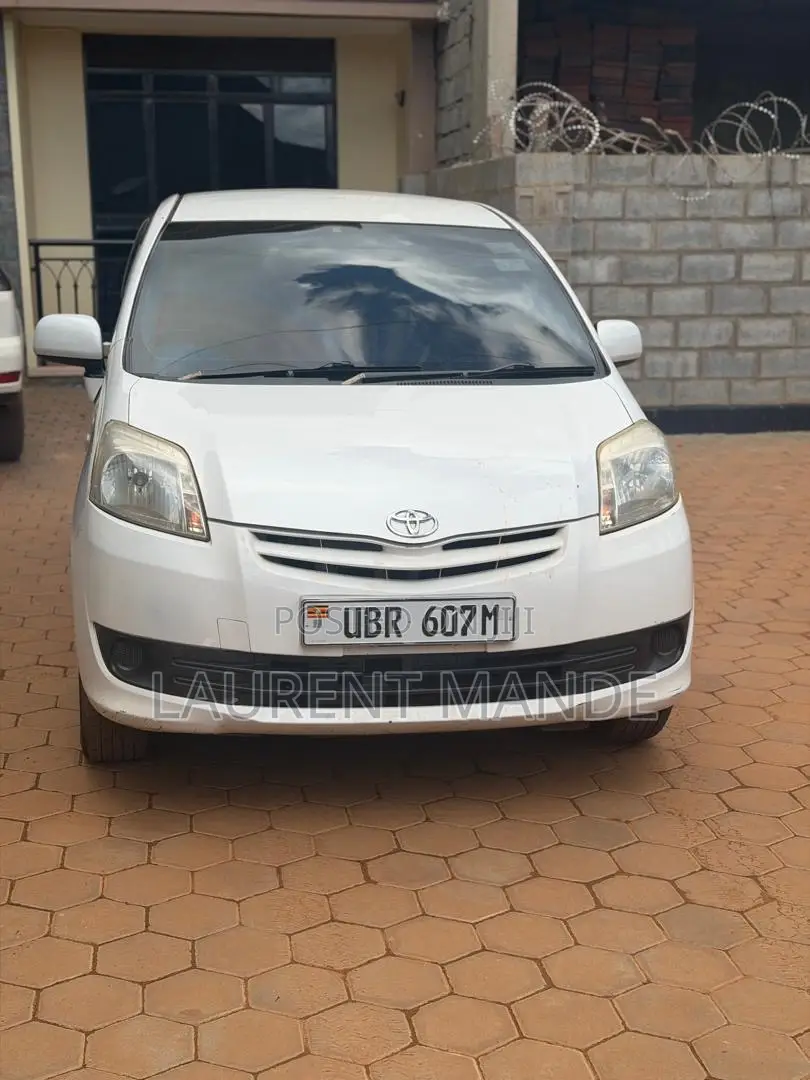 Toyota Passo Sette 2009 White