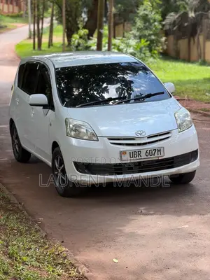 Toyota Passo Sette 2009 White
