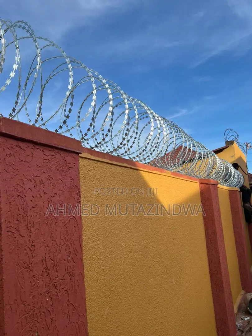Razor Wire (Sekanyolya) Fencing