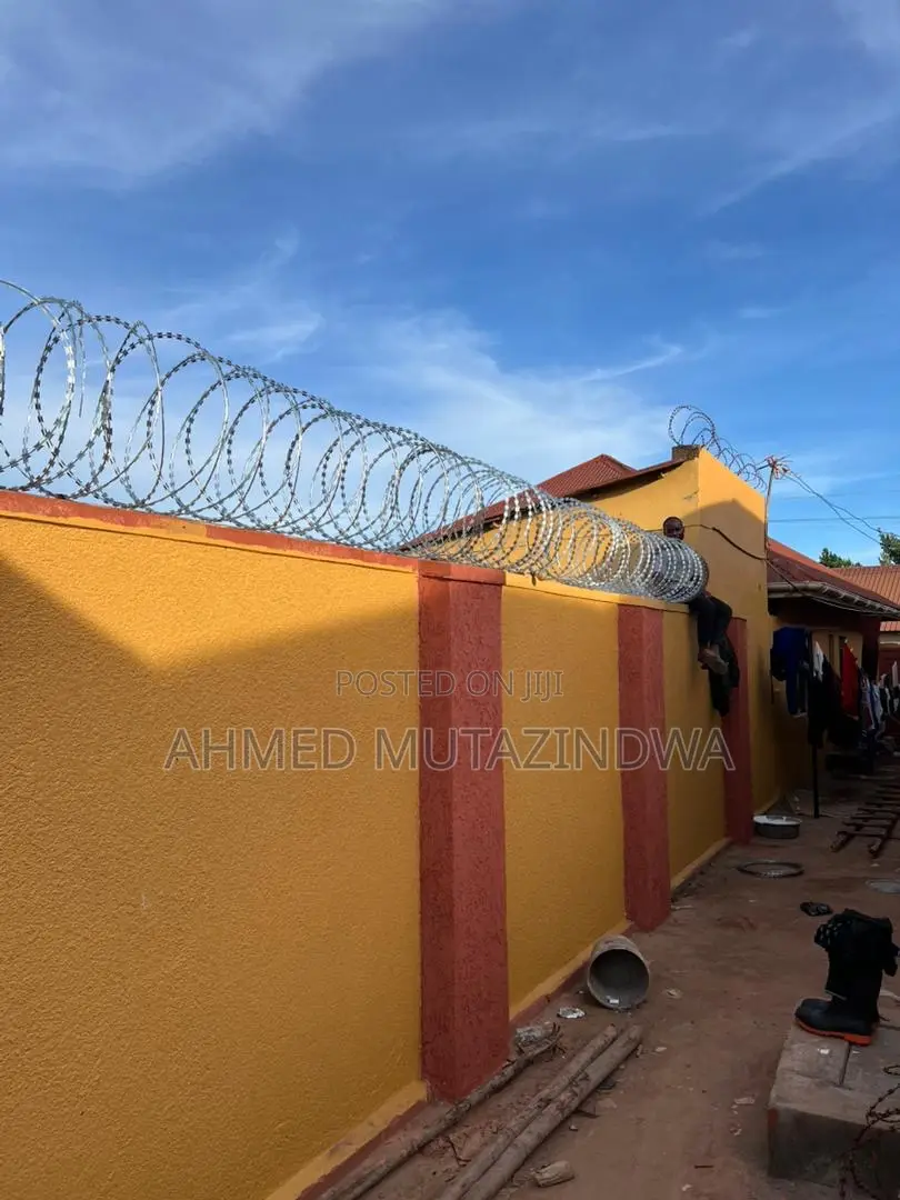 Razor Wire (Sekanyolya) Fencing