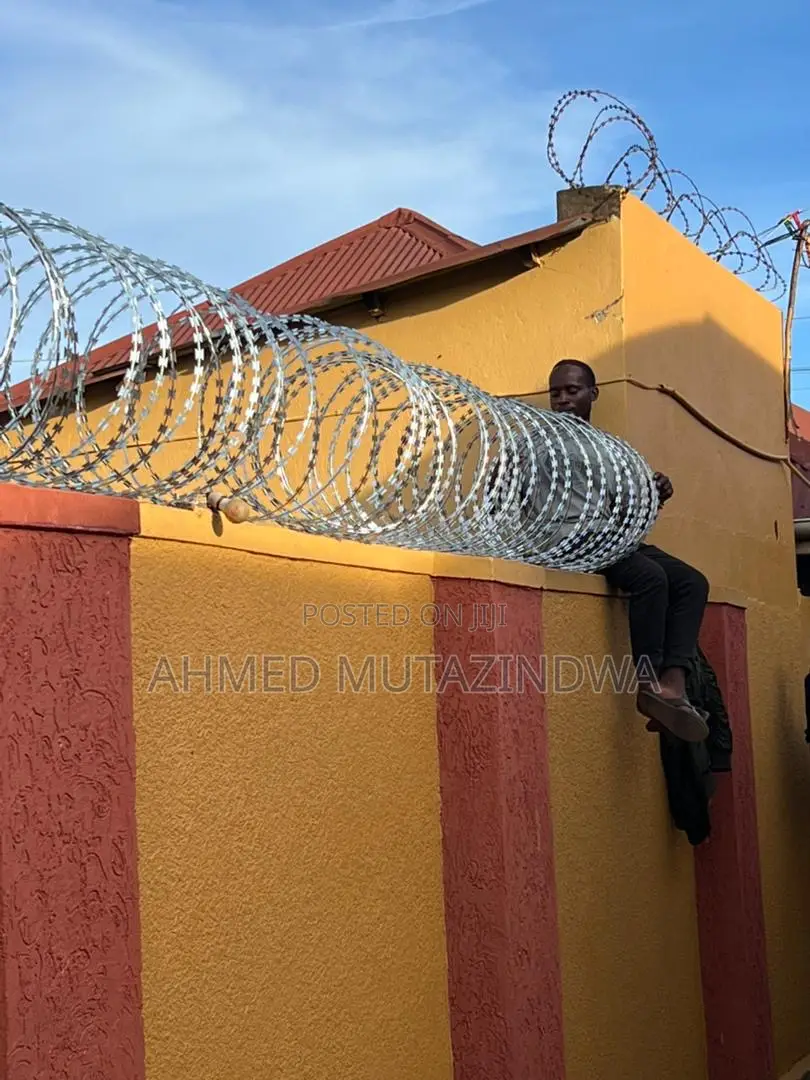 Razor Wire (Sekanyolya) Fencing
