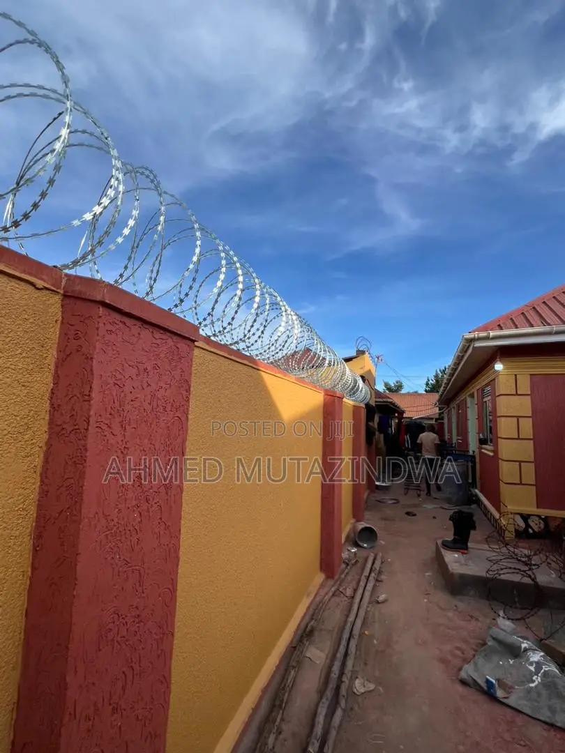 Razor Wire (Sekanyolya) Fencing