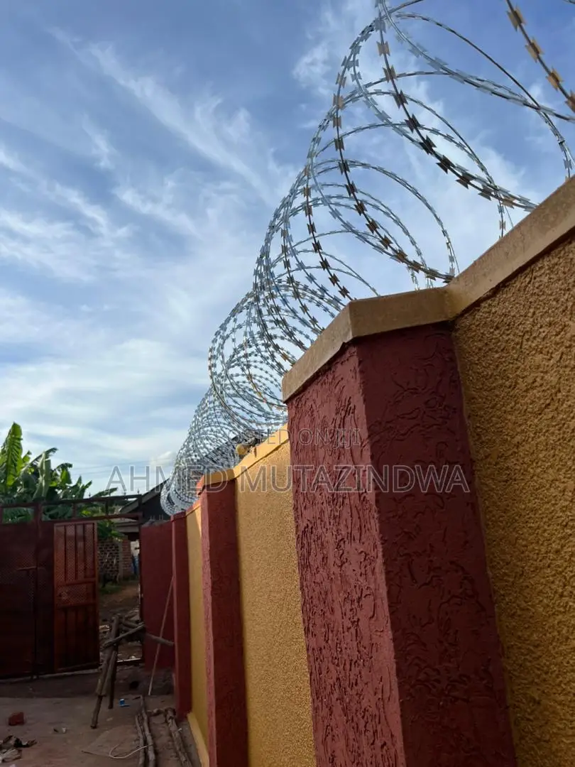 Razor Wire (Sekanyolya) Fencing