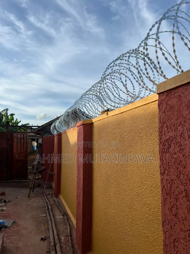 Razor Wire (Sekanyolya) Fencing